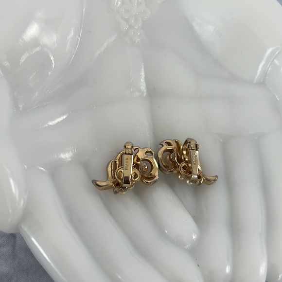 Trifari Alfred Philippe crown Clip on faux pearls, baguette crystal earrings - Picture 6 of 8